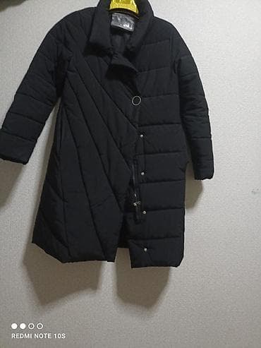 Qadın qış paltosu – qara rəng - Model: Uzun, yüngül şişmə palto -