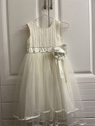 Gelinlik uşaq donu 15 manat 8-9 yaw