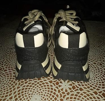 кросовки: Кроссовки и спортивная обувь — 4