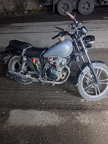 Kruizer tipli yol motosikleti - Korpus: tək amortizatorlu arxa hissə