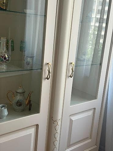metal şkaf: Zövqlü klassik üslubda vitrin satılır. Çox səliqəli istifadə olunub — 5