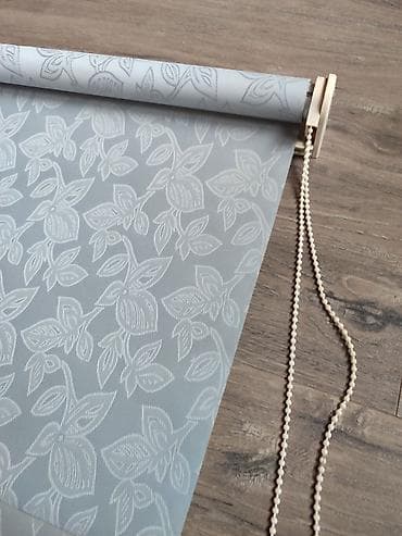 Rulon pərdə – boz rəng, yarpaqlı naxış - Mexanizm: zəncirli idarəetmə