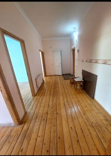 Şəhərin mərkəzində, Həzi Aslanov metrosunun cıxışında olan yaşayış