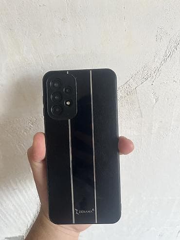 samsung 256gb ram 16: Samsung markalı smartfon təqdim olunur. Cihaz qara rəngdədir və arxa — 3