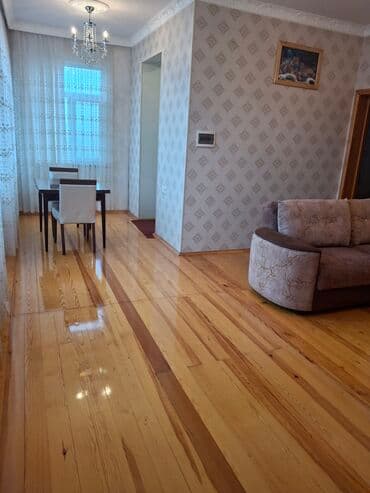 Mehemmedide 4 otaqlı ev qaz. isiq .su. internet . yol qiraqi .market