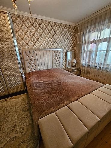 Yataq otağı dəsti - Yataq: Yumşaq başlıqla, kapitone dizaynlı