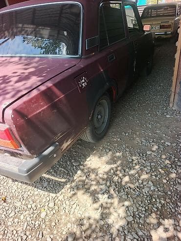 VAZ 2107 sedan - Kuzov: 4 qapı, tünd bənövşəyi/rəngli, xrom