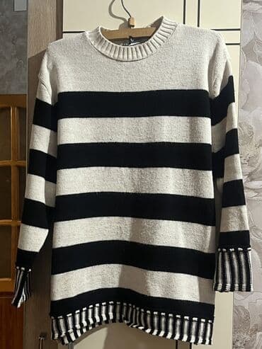 женские парео юбки: Zolaqlı trikotaj sviter - Rəng: qara‑ağ enli üfiqi zolaqlar - Model — 1