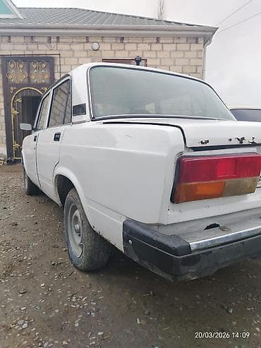 17 teker: Lada 2107, ağ rəng, sedan gövdə.masin ideal vəziyyətdədir mator — 7