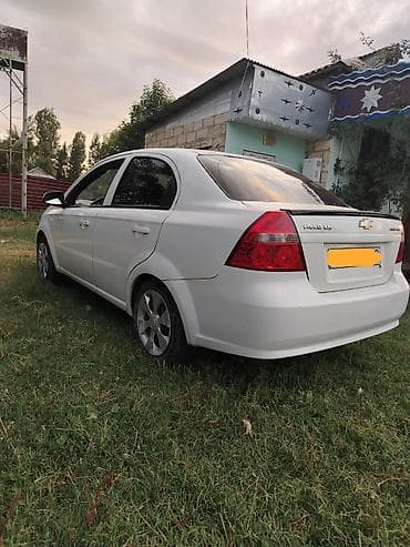santa fe 2008: Chevrolet Aveo: 1.4 l | 2010 il 263000 km Sedan — 3