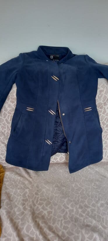 Qadin paltosu,42 razmerdi,qalindir