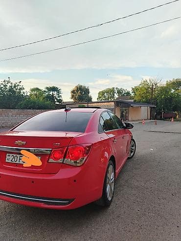 cruze radiator: Chevrolet Cruze LTZ sedan – parlaq qırmızı rəng. Əsas xüsusiyyətlər — 2