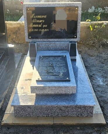 at və eşşəyin cutləşməsi: Mərmər_məzar daşı.- — 2