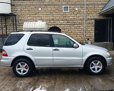 prado farası: Mercedes-Benz ML (W163) – gümüşü rəngli, 5 qapılı SUV. Xüsusiyyətlər — 2