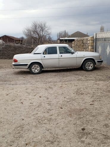GAZ Volga sedan - Gümüşü rəng, 4 qapı, klassik Volga kuzovu - Arxa