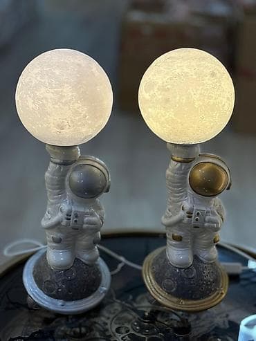 dekor lampalar: Kosmonavt temalı masa lampası – Ay formanlı işıq kürəsi - Dizayn — 3