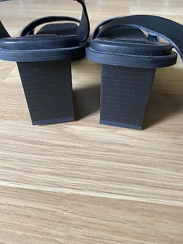 Qadın sandalları – MNG (Mango) brendi - Rəng: qara - Model: kvadrat