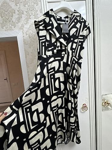 Qara-açıq krem rənglərdə qrafik naxışlı qadın paltarı - Modell