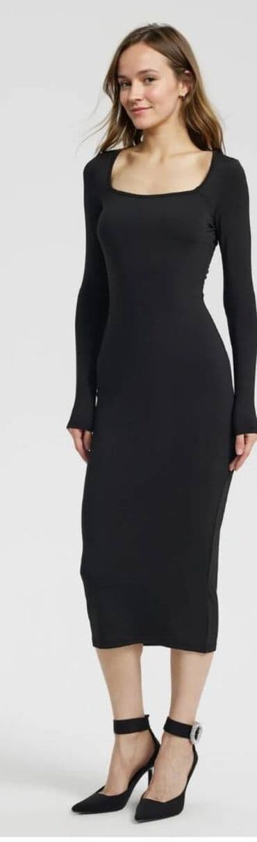 Bir dəfə geyilib.strec materialdir.L ölçü de rahat yeyə biler