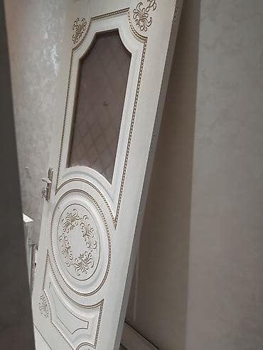 Klassik üslubda interyer qapısı - Rəng: açıq krem/ivory tonlarında