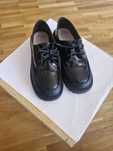 Məhsul: Qadın üçün klassik üslubda laklı qara ayaqqabı - Material — 3