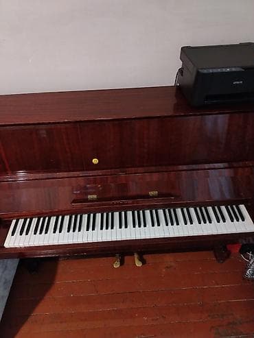 nerd sekilleri: Akkustik vertikal piano –Kuban klassik qəhvəyi cilalı korpus, 88 — 5