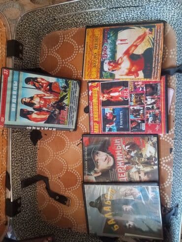DVD disklər kolleksiyası – rus dilində filmlər və seriallar Məzmun: -