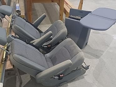 Avtomobil üçün salon oturacaqları və orta konsol stolcuğu - 2 ədəd