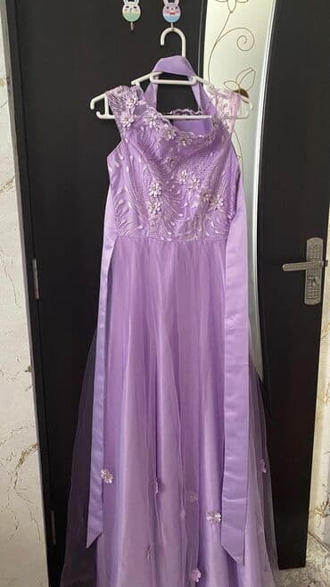 papaqlı tolstovkalar: Çəhrayi ve mavi don 5azn Bənövşəyi don 15azn Mavi sviter və bənövşəyi — 5