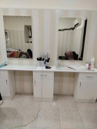 kosa keçəl: Gözəllik salonu üçün iki postlu vizaj/saç ustası masası dəsti - İki — 1