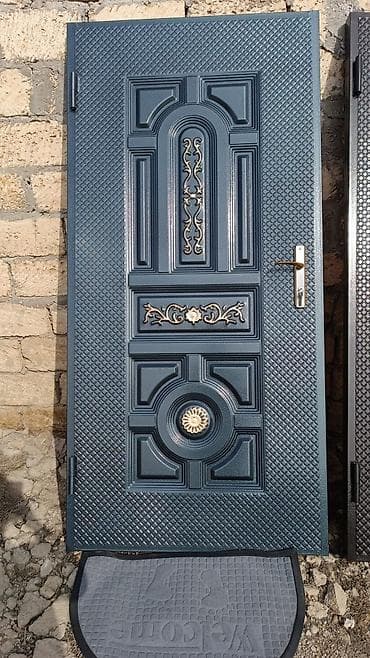 Yeni̇ seyf qapı 160 azn ölçü 2.05×98. Ayaq altı hədiyyə. ünvan masazır