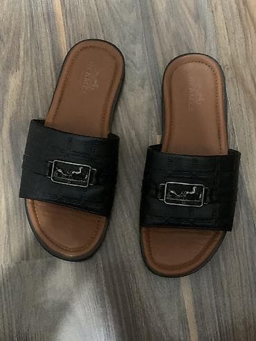 qara kepka: Məhsul: Qara kişi/slayt tipli dəri sandal Xüsusiyyətlər: - Rəng: Qara — 2