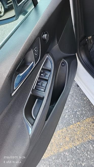 ucuz maşin: Chevrolet Cruze sedan – ağ rəng, 4 qapı, benzinli. Xüsusiyyətlər və — 5