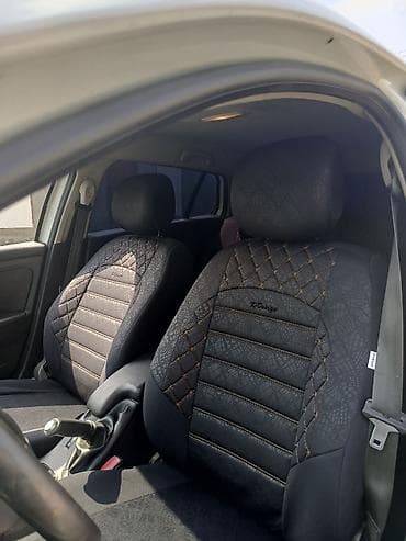 4 fəsil təkərlər: Renault Megane (universall/kombi), ağ rəng. Xüsusiyyətlər: - Kuzov: 5 — 7