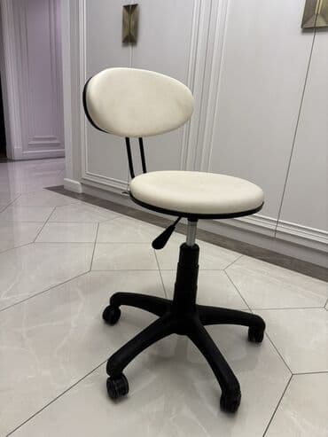 Ofis dəst mebeli: Ofis/Oyrenmə üçün fırlanan stul - Material: qara plastik baza, yumşaq — 2