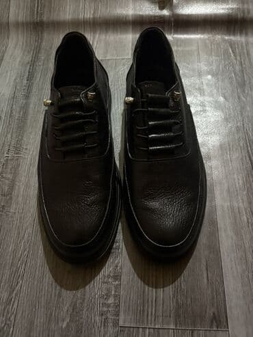 Məhsul: Kişi ayaqqabısı - Rəng: Qara - Üst material: Teksturalı dəri