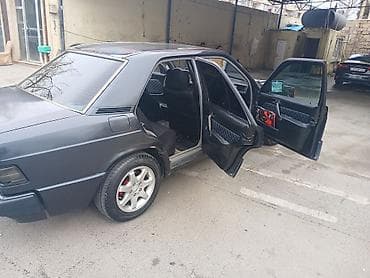 mercedes 208 d: Əvvala Salam Maşın ideal vəziyyətdədi. Otur sür maşındı. Bütün — 8