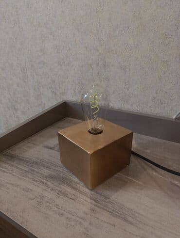 xoncaların qiyməti: Beton korpuslu, abstrakt dizaynlı masa lampası. Daxili işıqlandırma — 16