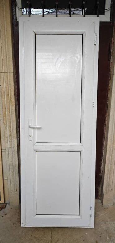 Rəngi: Ağ. Açılış İstiqaməti: Sağa açılır. Qapı Tipi: Yalnız bir