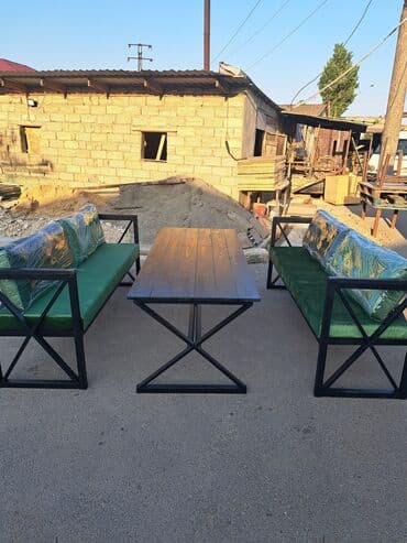 Dördbucaq masa, Açılmayan, Skameykalar ilə, Metal