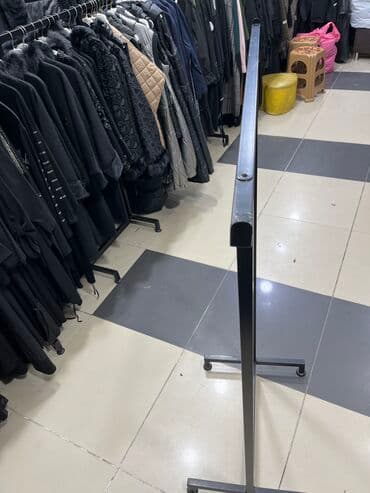 вешалку для одежды: Vitrin
Uzunlugu 1 m, hündürlüyü 135 sm
5 ədəd var — 4