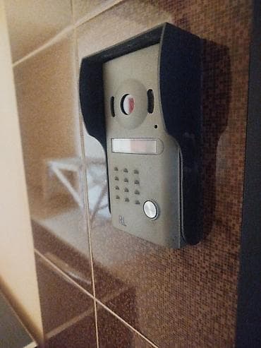 Video görüntü 📺 Qapıdakı kameradan canlı görüntünü göstərir. Səsli