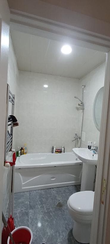 Kirayə: 2 otaqlı mənzil (tam mebel və bəzi texnika ilə) - Plan: qonaq