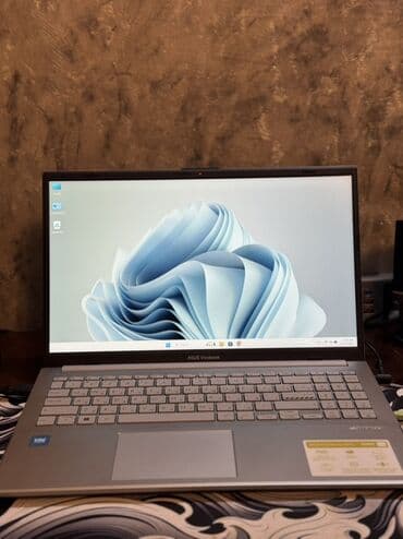 Elektron kitablar: ASUS VivoBook noutbuku 1-2 ay işlənib. 8Ram 256gb ssd yaddaş və IPS — 1