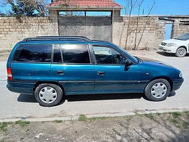 opel astra oluxanasi: Opel Astra F Caravan (universal), mavi rəng Xüsusiyyətlər:.1997 - — 5