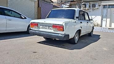 daewoo super saloon: VAZ 2107, ağ rəng, sedan kuzov. Xüsusiyyətlər: - Arxa ötürücülü, 4 — 5