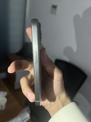 iphone 1000: IPhone 15 Pro, 256 GB, Natural Titanium, Face ID — 3