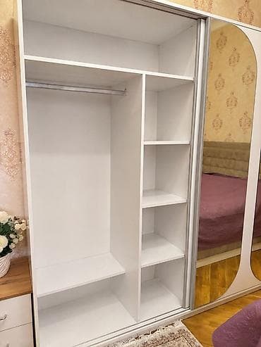 paltar wkaflari: Üçqapılı sürgülü qarderob şkaf - Dizayn: Ağ və ağac teksturalı — 2
