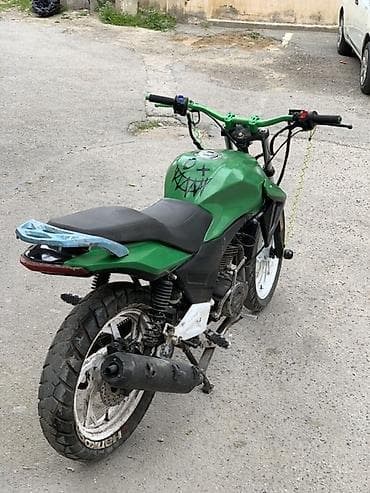 ucuz muraveyler: Motosiklet – küçə/naked üslubunda, yaşıl-qara rəng sxemi ilə. Texniki — 3