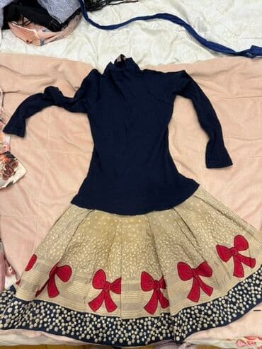 topik geyim: Qadın geyim dəsti – 4 fərqli don 1) Pudra rəngli, incə çiçək naxışlı — 4